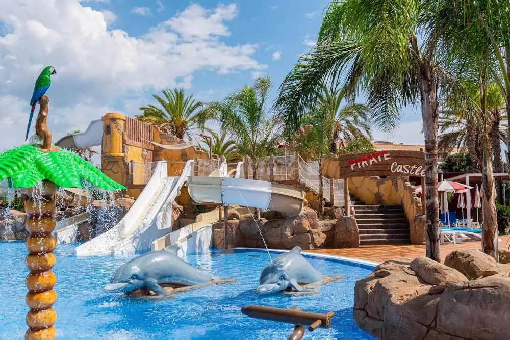 Ruime familiehotelkamer met balkon