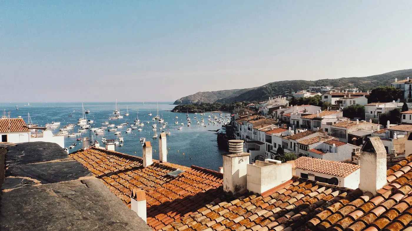 Middeleeuwse toren en strand van Tossa de Mar aan de Costa Brava