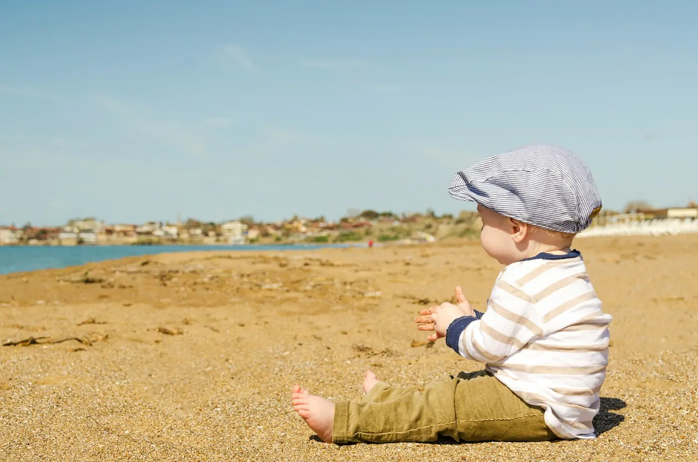 Dreumes ontdekt de omgeving samen met ouders