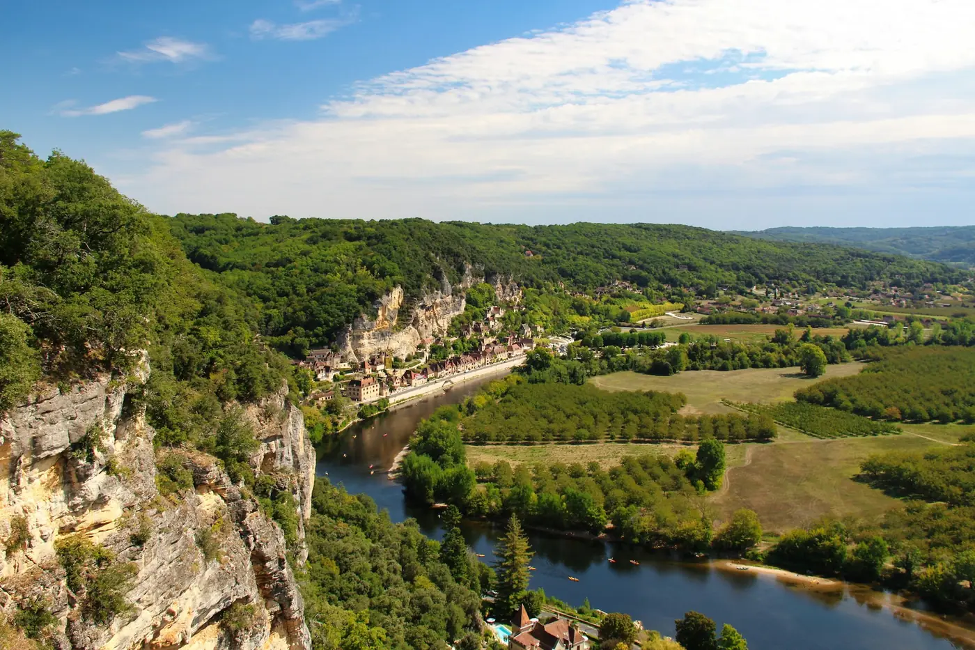 Het dorp La Roque-Gageac aan de rivier de Dordogne